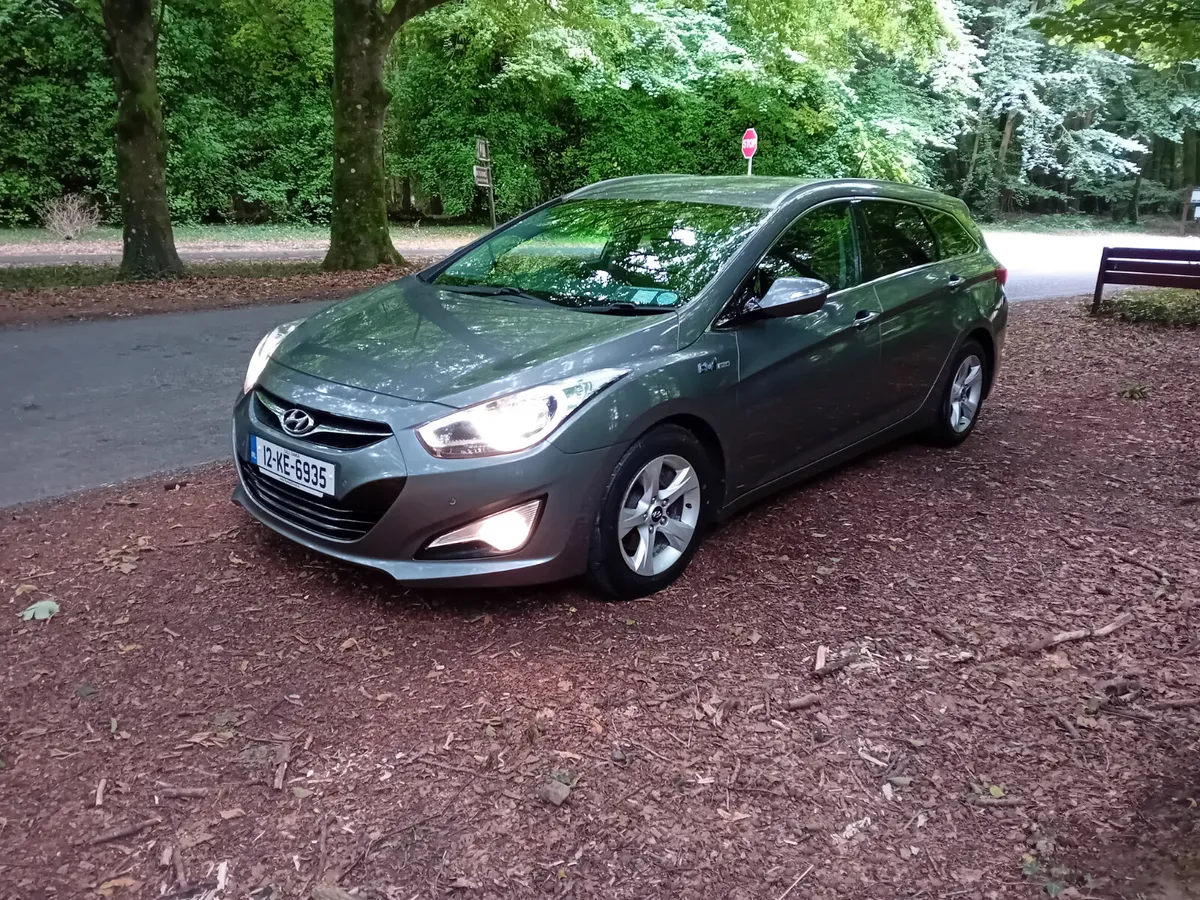 2012 HYUNDAI  i40, 1.7 CRDI STYLE ESTATE 6 SPEED - Image 1