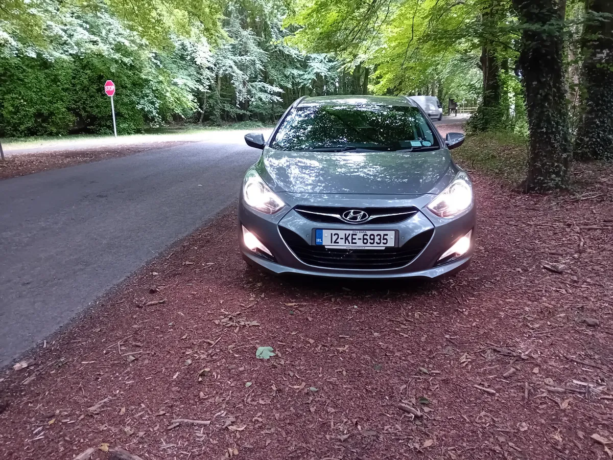 2012 HYUNDAI  i40, 1.7 CRDI STYLE ESTATE 6 SPEED - Image 2