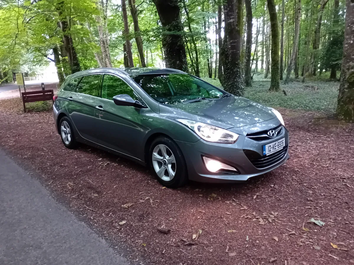 2012 HYUNDAI  i40, 1.7 CRDI STYLE ESTATE 6 SPEED - Image 3