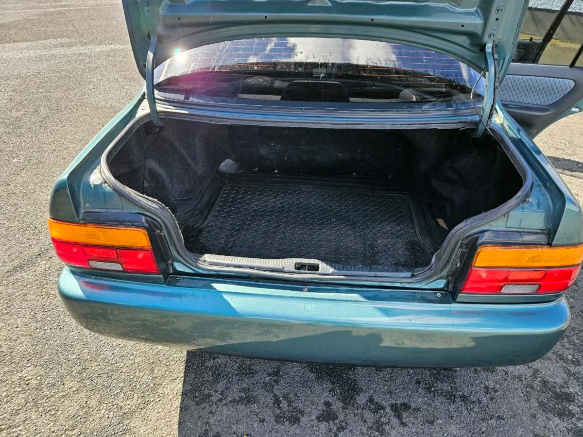 Toyota corolla - Image 2