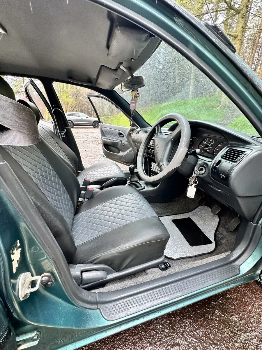 Toyota corolla - Image 3