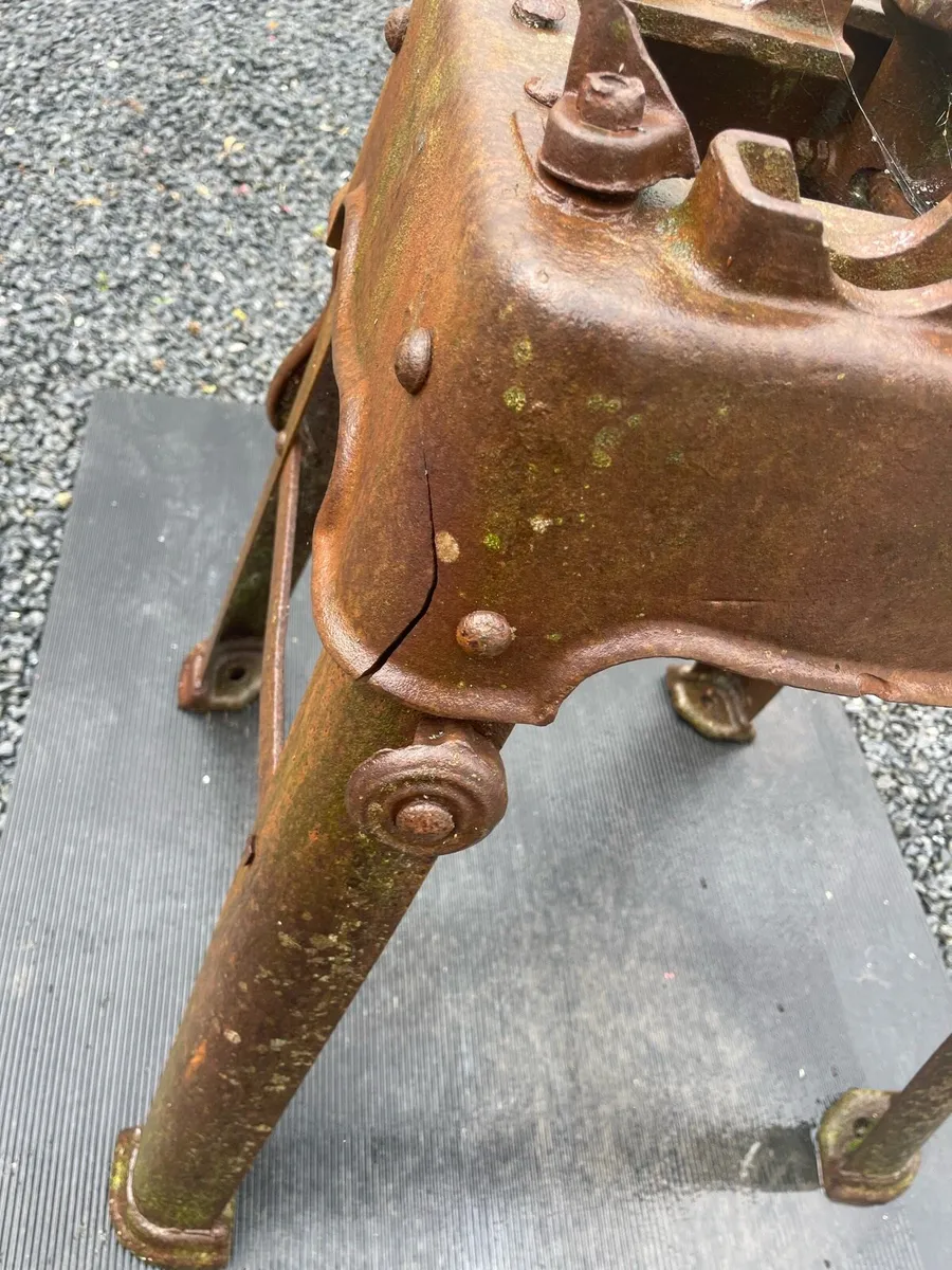 Antique stand - Image 2
