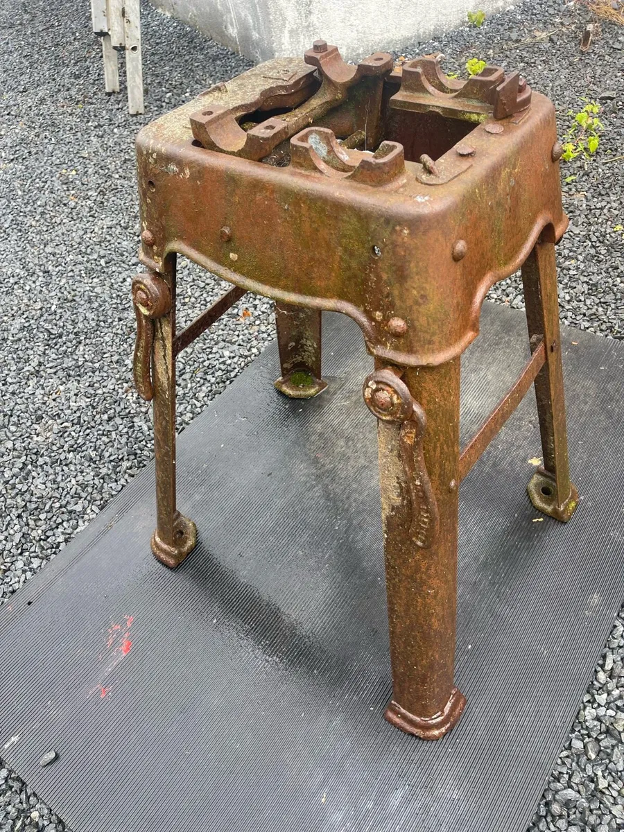 Antique stand - Image 4