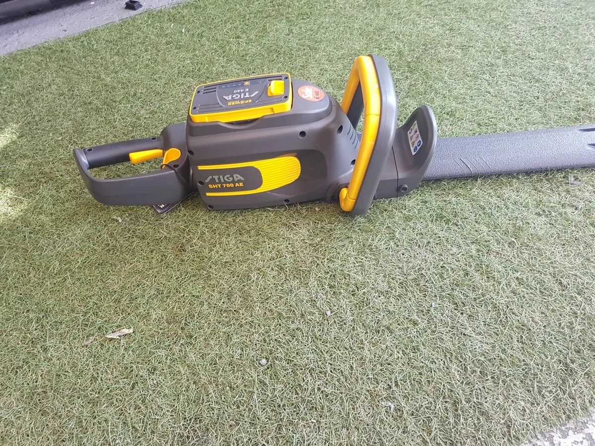 HEDGETRIMMER SHT 700 AE - FOR SALE - Image 2