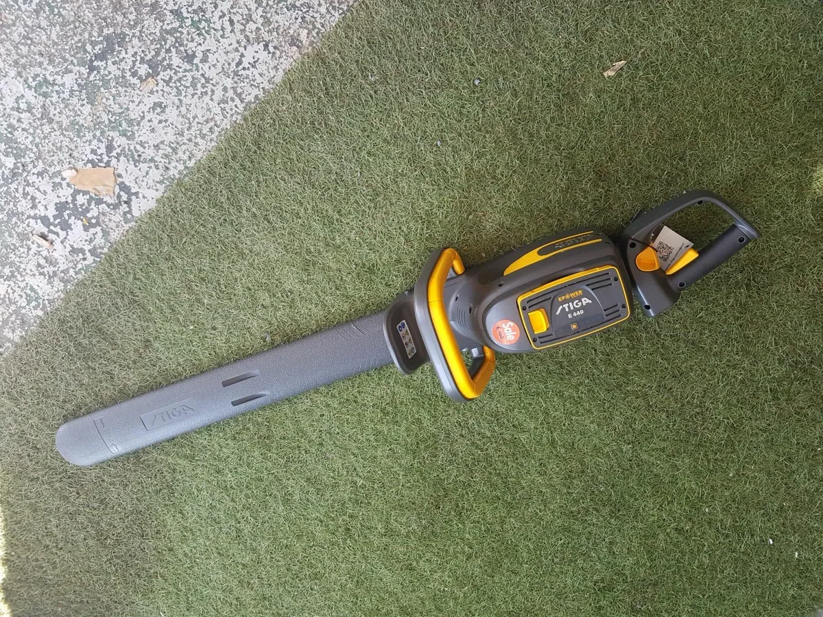 HEDGETRIMMER SHT 700 AE - FOR SALE - Image 1