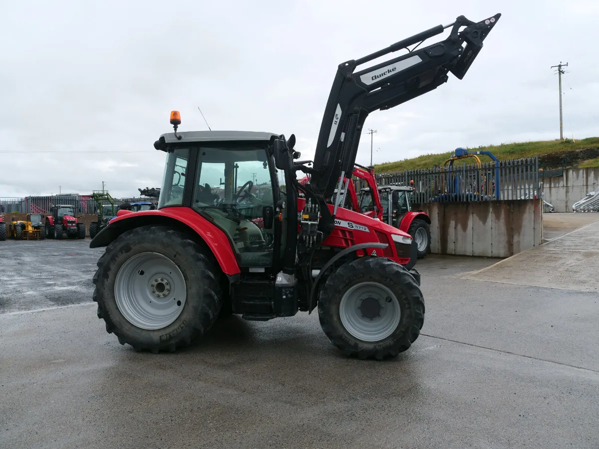 MASSEY FERGUSON 5712S - Image 1