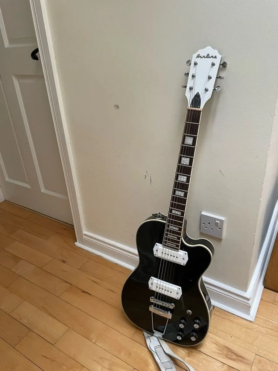 Eastwood Airline Tuxedo guitar - Image 1