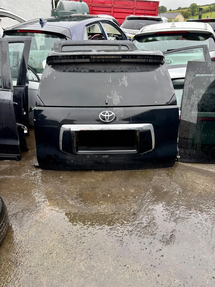 Toyota landcruiser door