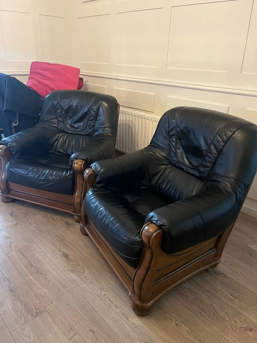 Black leather suite - Image 1