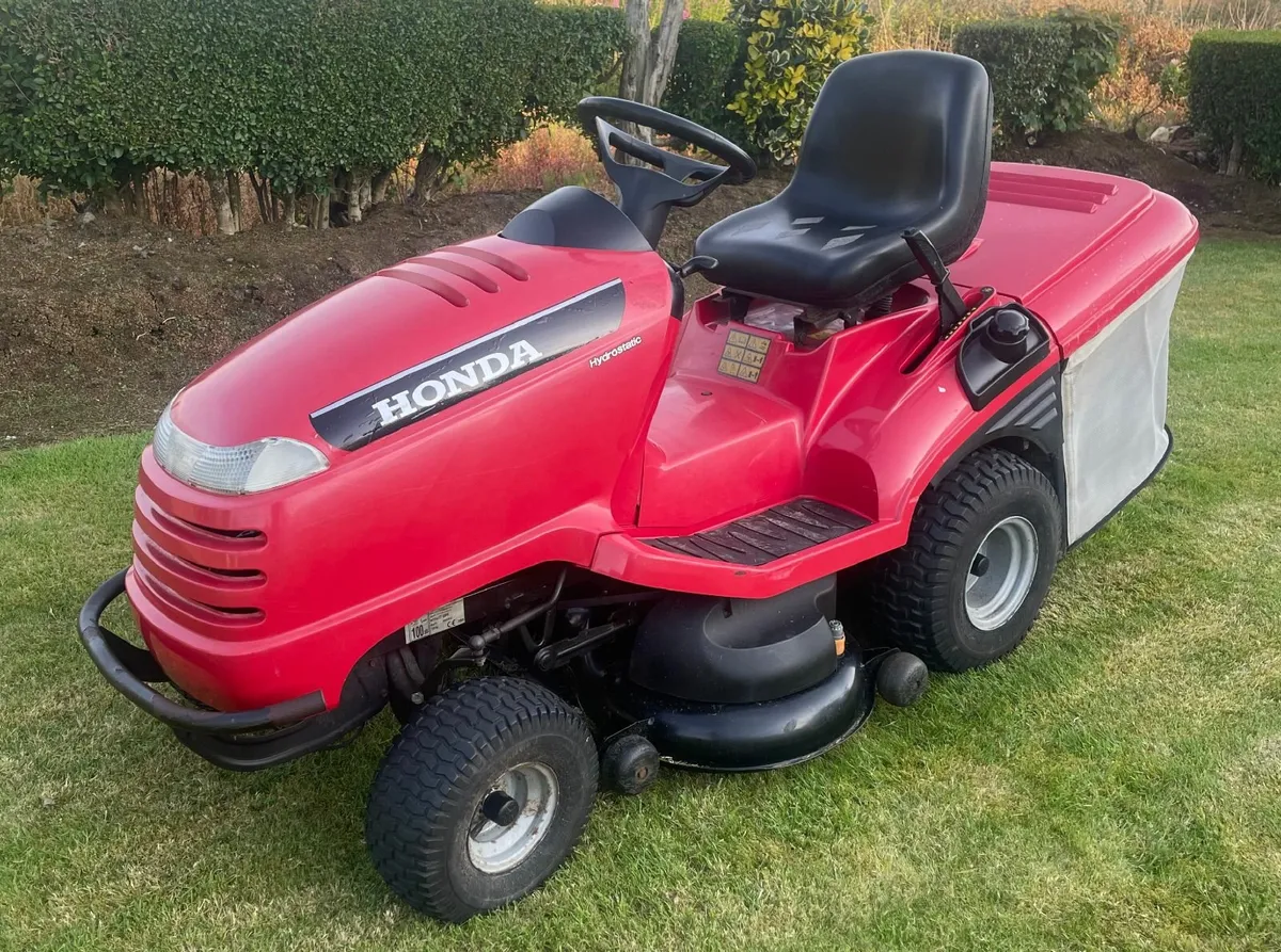 HONDA Ride On Lawnmower - Image 1