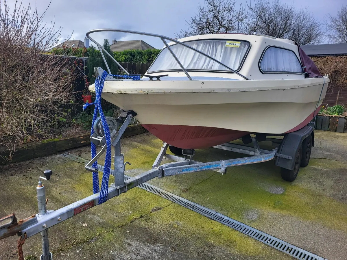 Motor boat - Image 1