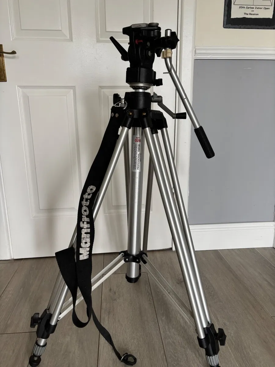 ManfotoProfessional Tripod - Image 1