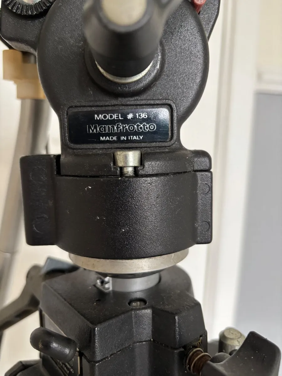 ManfotoProfessional Tripod - Image 2