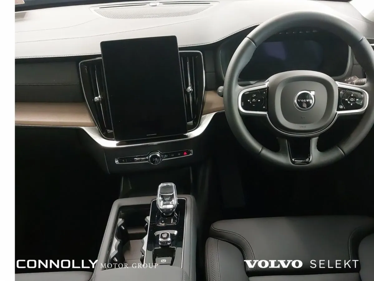Volvo XC90 T8 Plus Dark - Image 4