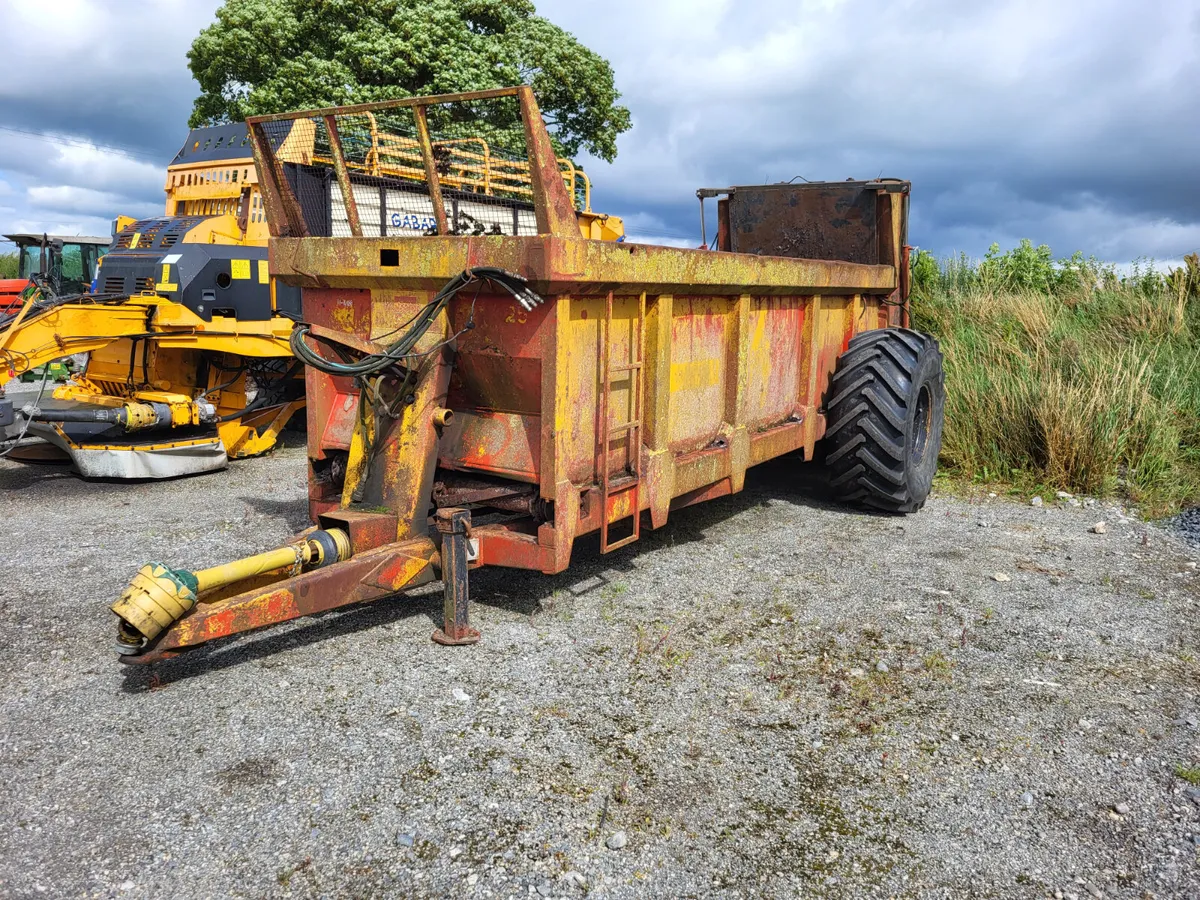 K two Rear Discharge Dung Spreader - Image 1