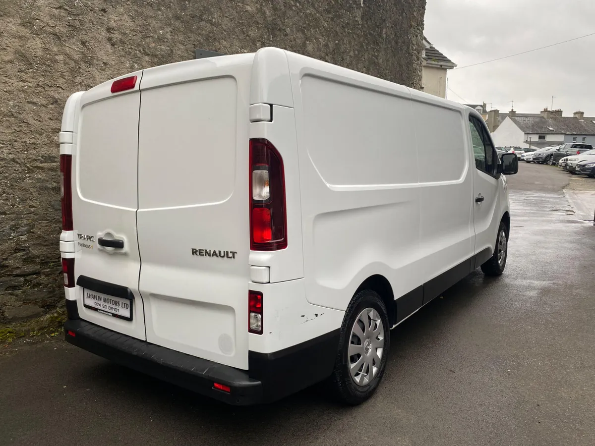 Sept 2021 Renault Traffic LWB Business DCi 145 - Image 3