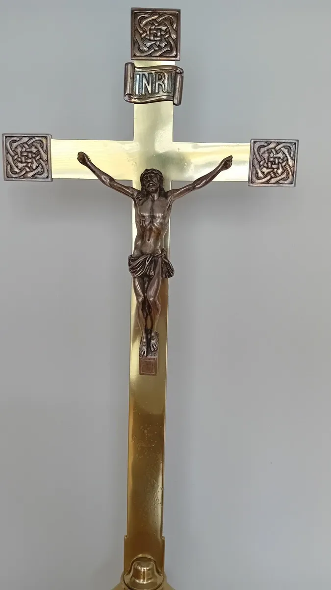 Tall brass crucifix - Image 1