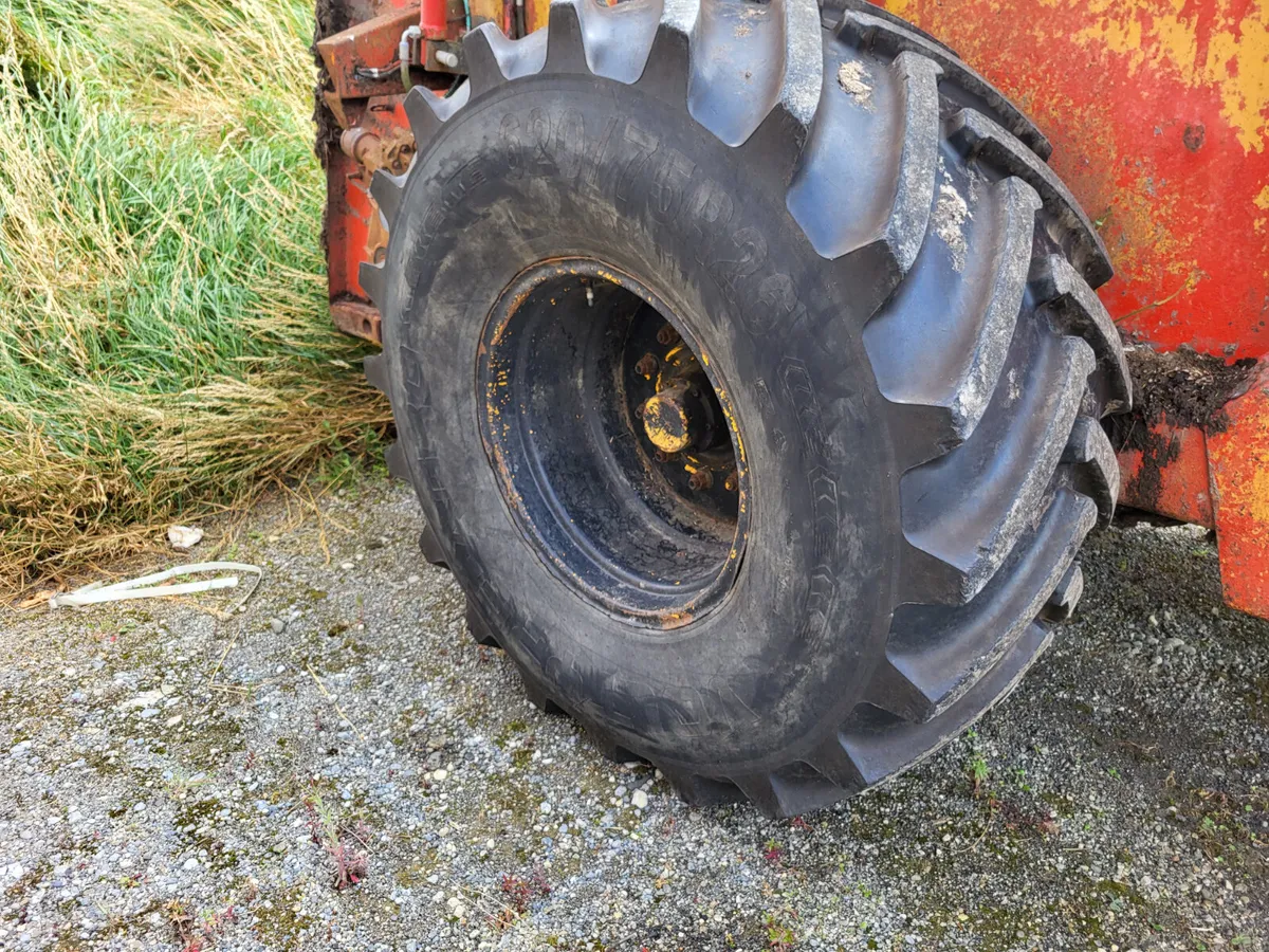 K two Rear Discharge Dung Spreader - Image 3