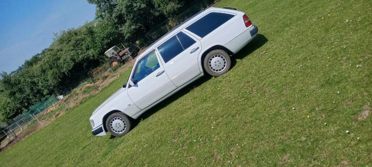 Mercedes 230 estate, - Image 1