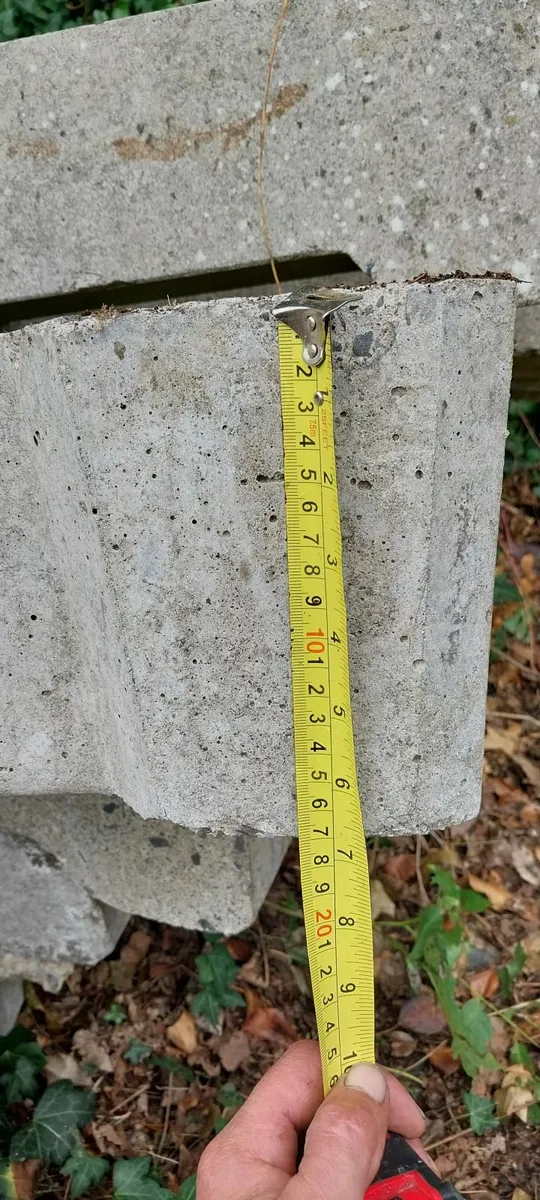 concrete pillars - Image 1