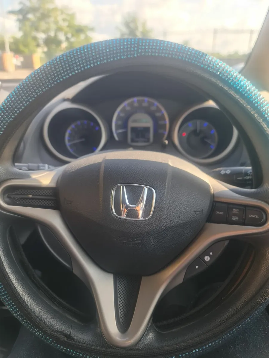 Honda Fit 2013 - Image 2