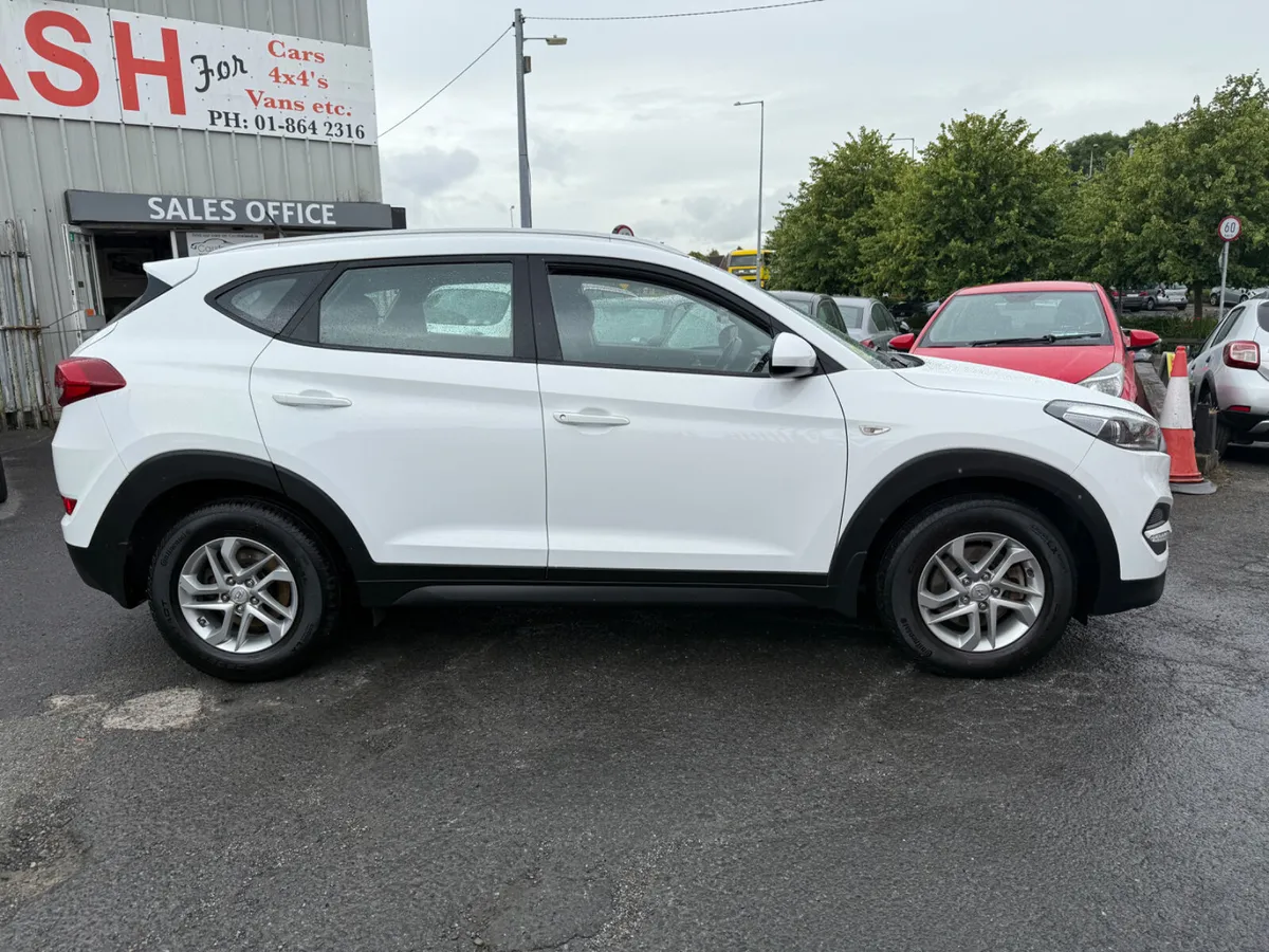 Hyundai Tucson 1.7 CRDI Comfort NCT - Image 4