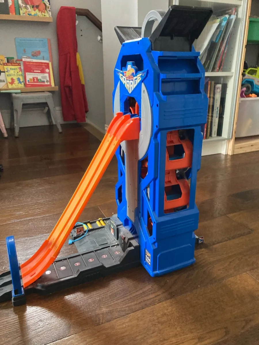 Hot Wheels Mega Garage - Image 2