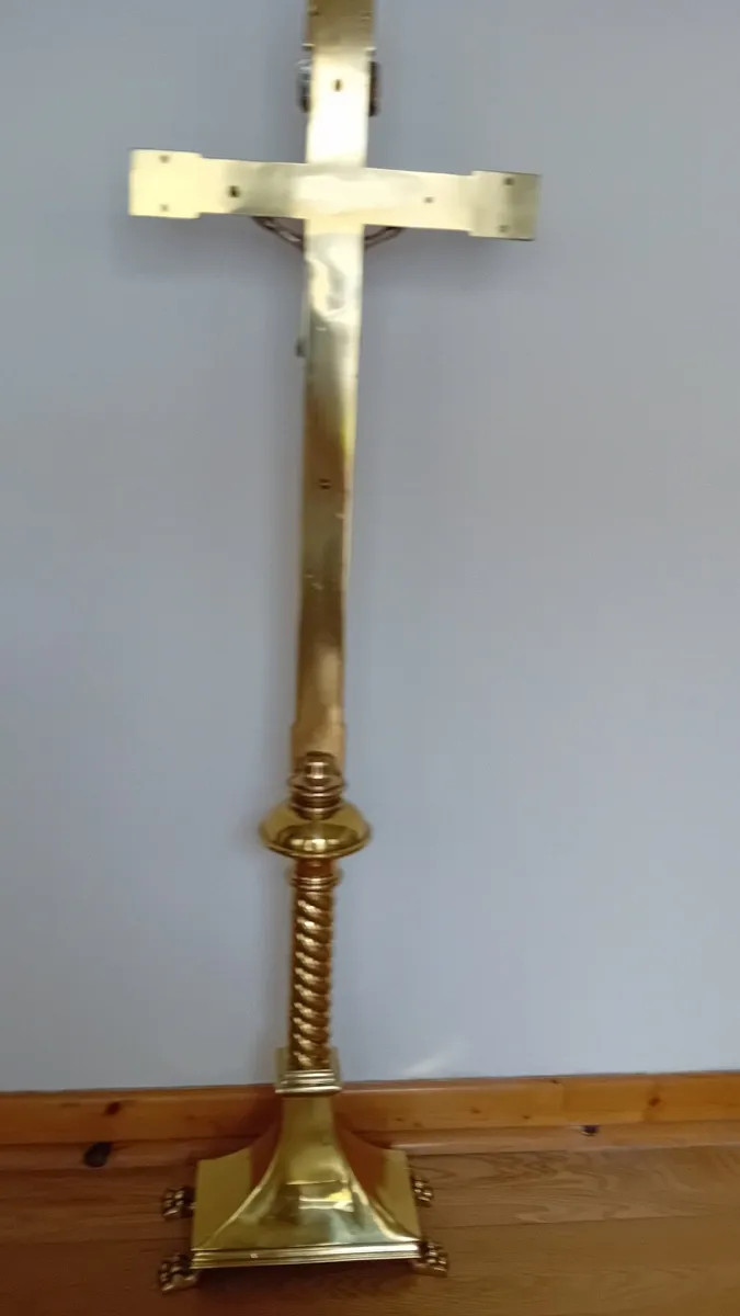 Tall brass crucifix - Image 2