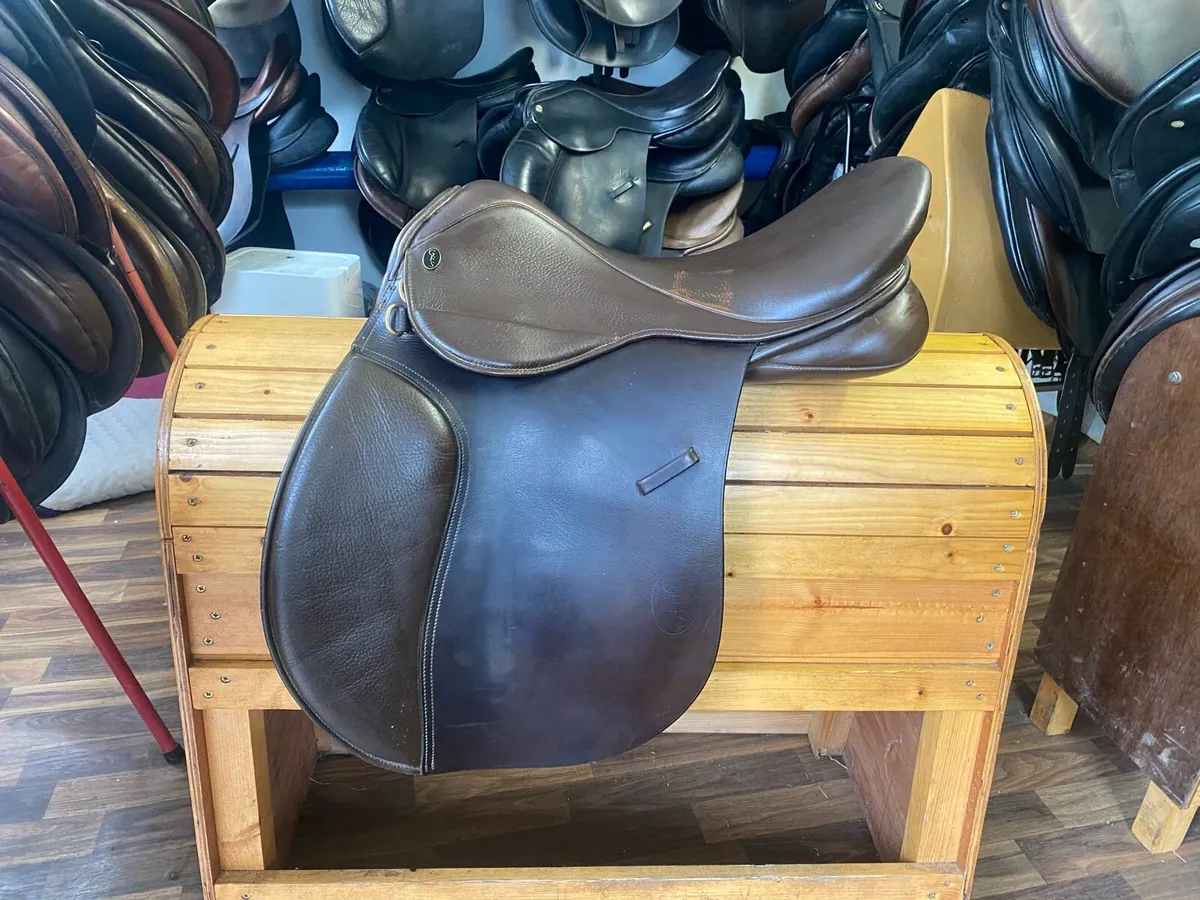 18” medium wide GFS brown Leather saddle - Image 1