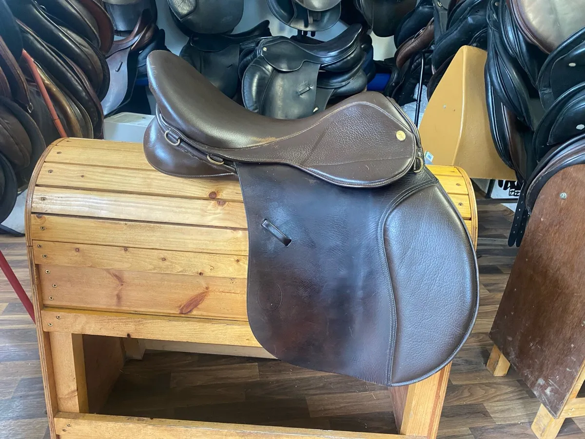 18” medium wide GFS brown Leather saddle - Image 2