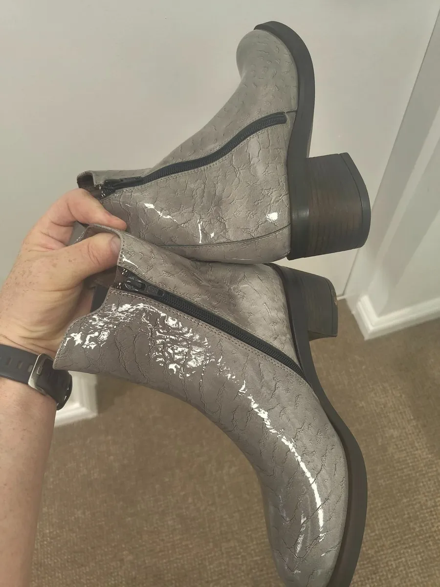 Brand New Genuine  Macro Moreo ankle boots Size 36 - Image 2