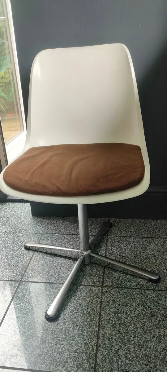 Vintage chair - Image 1