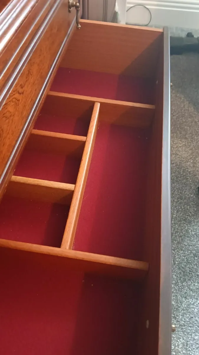 Free - Cabinet - a huge amount of space, - Image 3