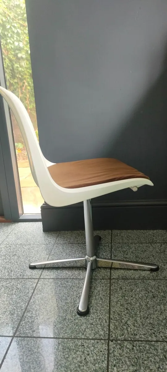 Vintage chair - Image 2