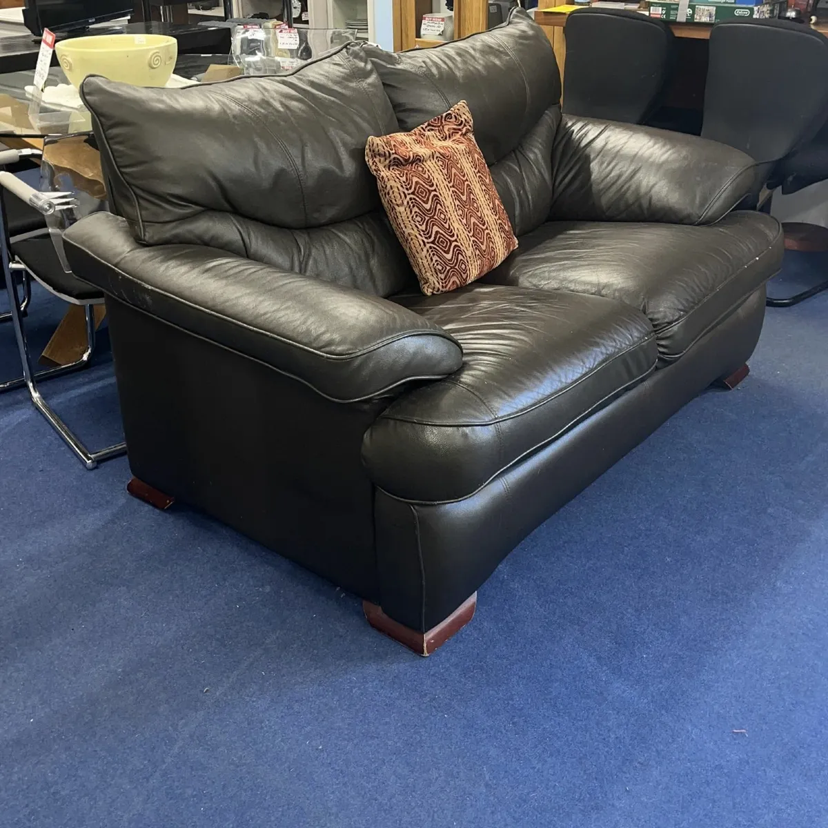 Lovely 2 seater Leather Sofa - Image 2