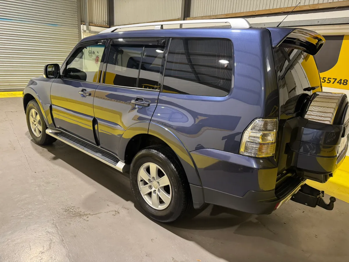 2008 Mitsubishi Pajero 3.2 Auto 5 Seater Crew Cab - Image 3