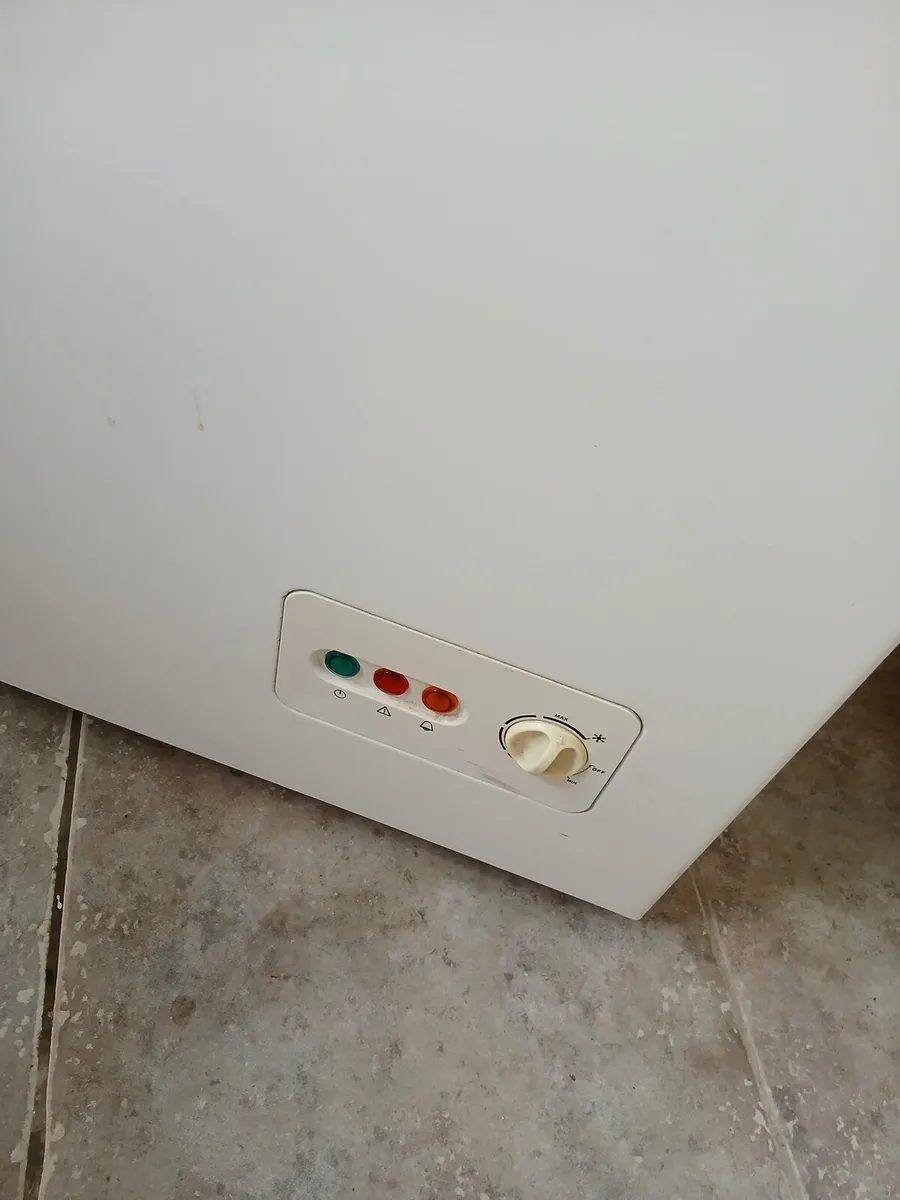 Hotpoint chest freezer perfect working order - Image 3