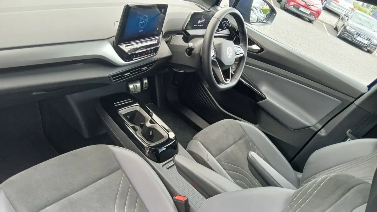 Volkswagen ID.4 Life DX 77kwh 174HP  fully Electr - Image 3