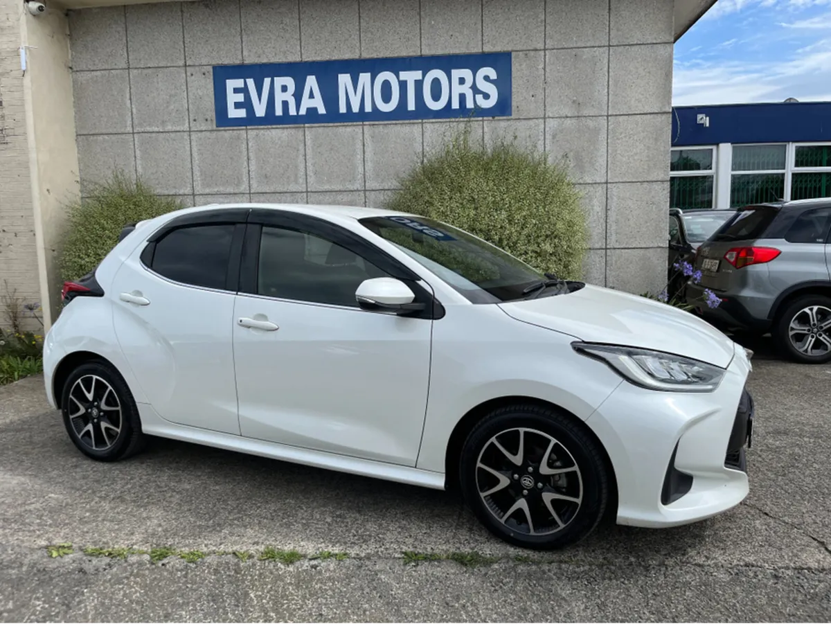 Toyota Yaris AUTOMATIC HYBRID 1.5 PETROL //HIGH SP - Image 3