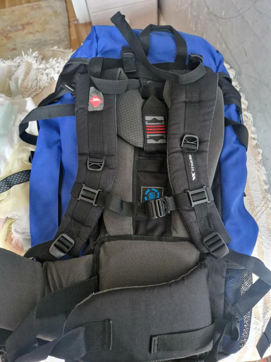 Tresspass 60 litre rucksack backpack - Image 3