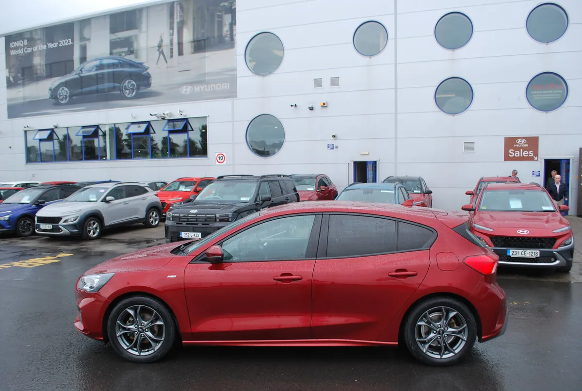 Ford Focus 2019 - Image 2