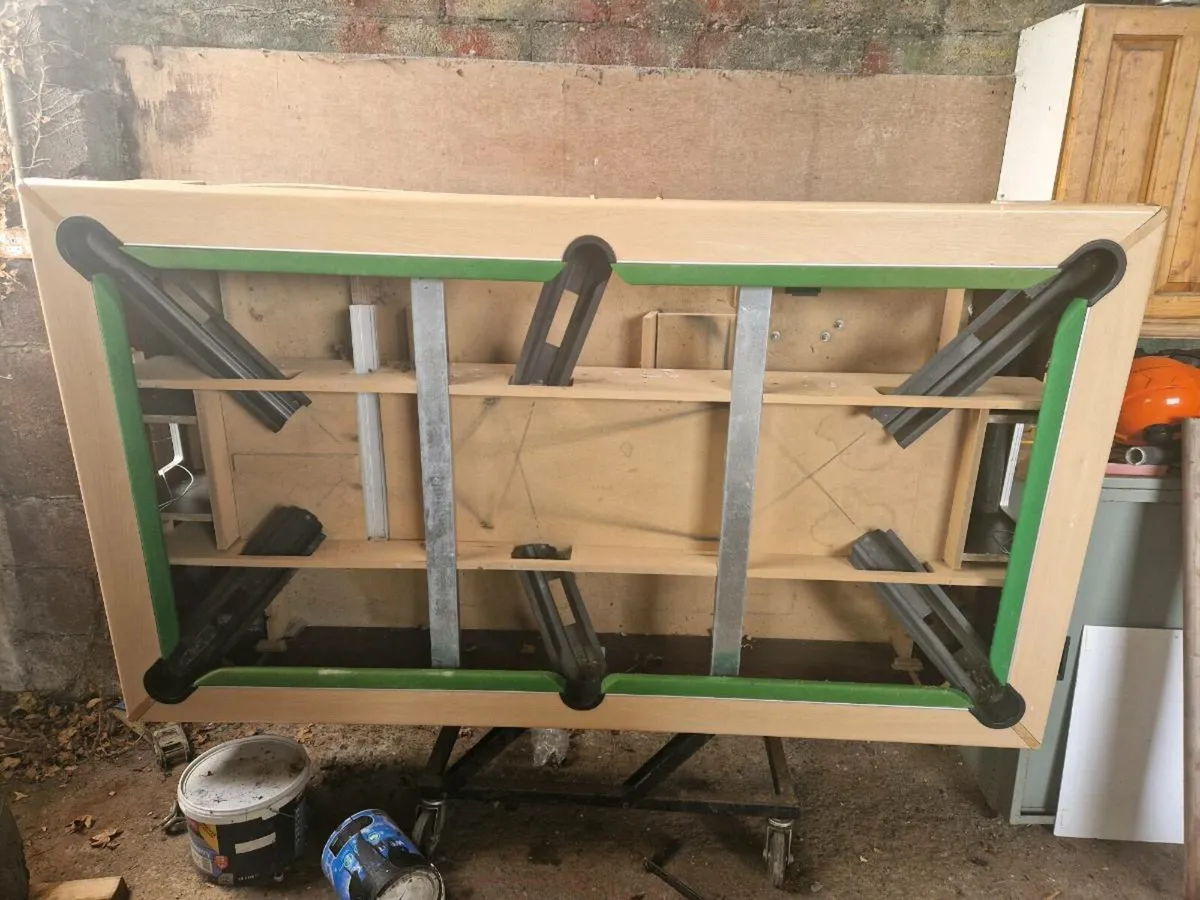 Pool table - Image 1