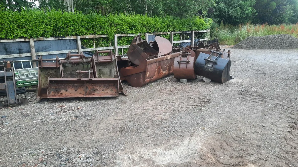 Large range buckets..JCB 45-65-80mil pins - Image 1