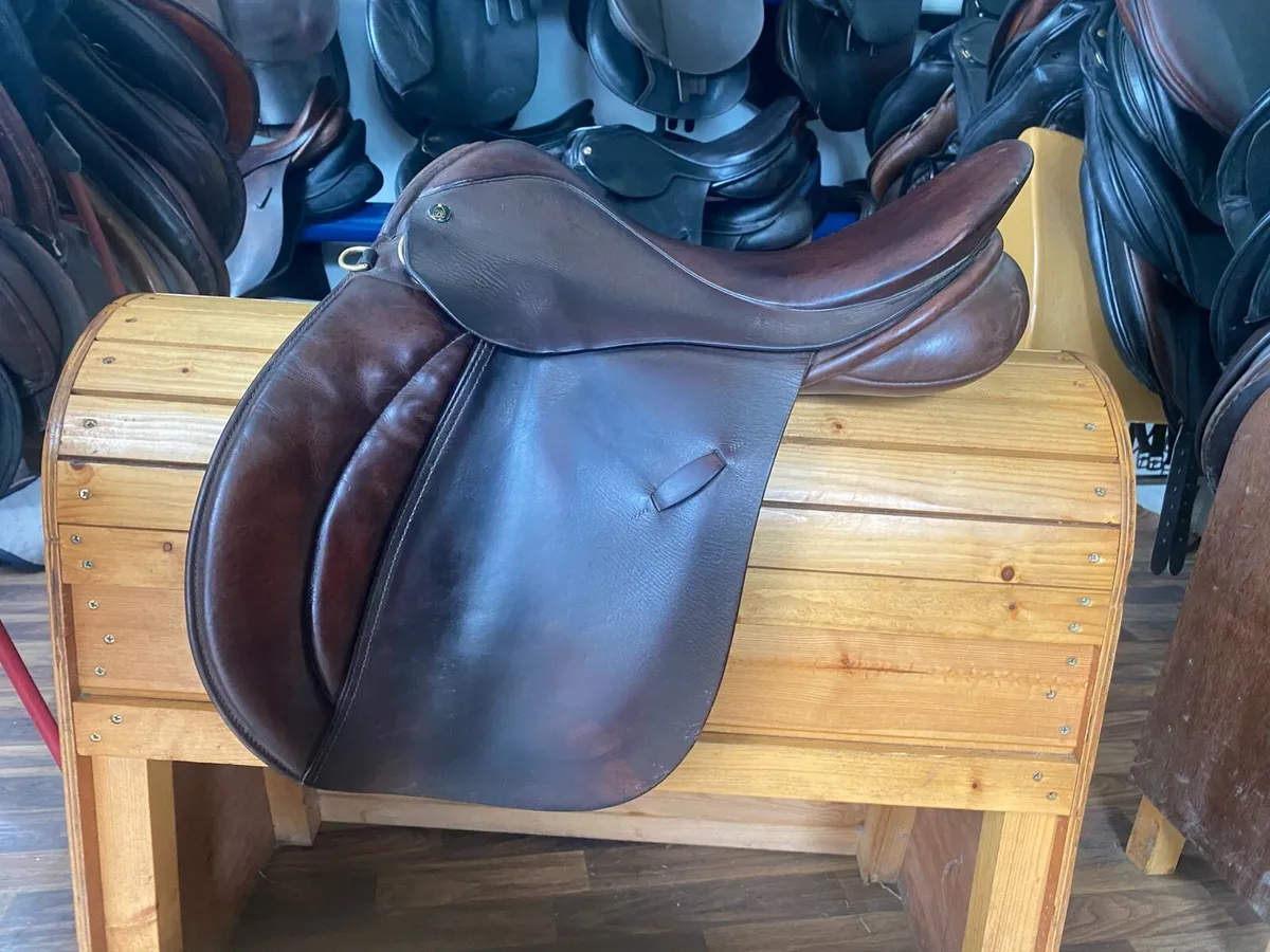 17” wide derby brown leather saddle - Image 2