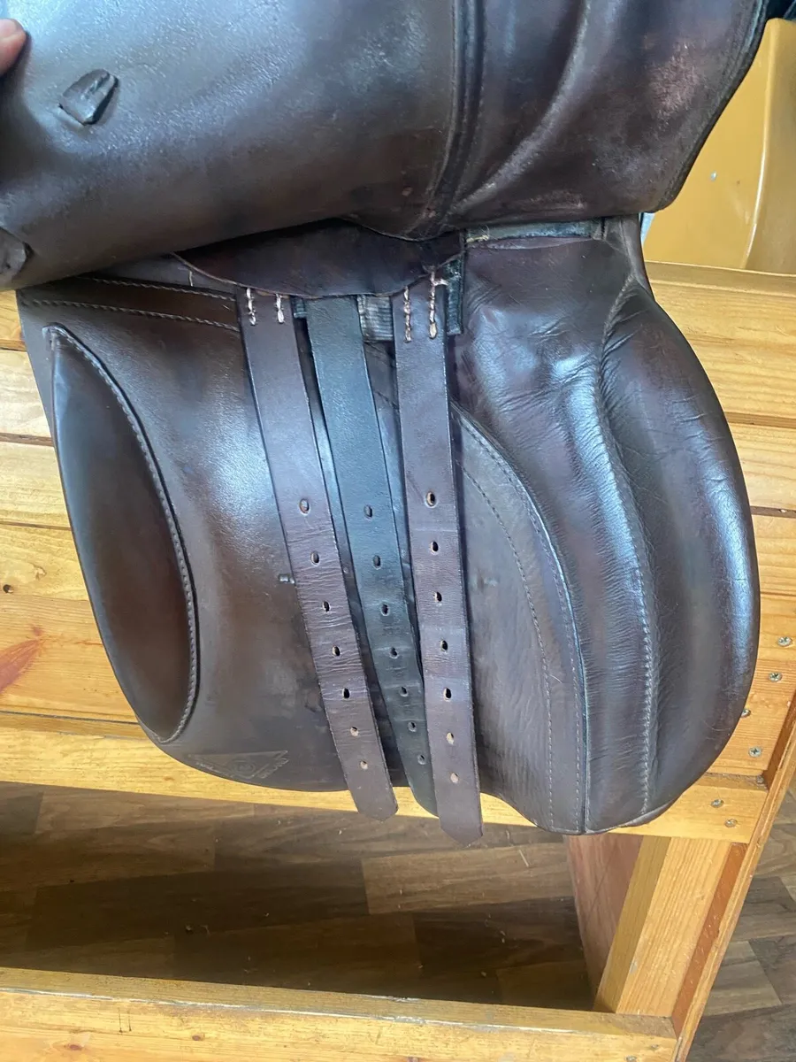 17” wide derby brown leather saddle - Image 3
