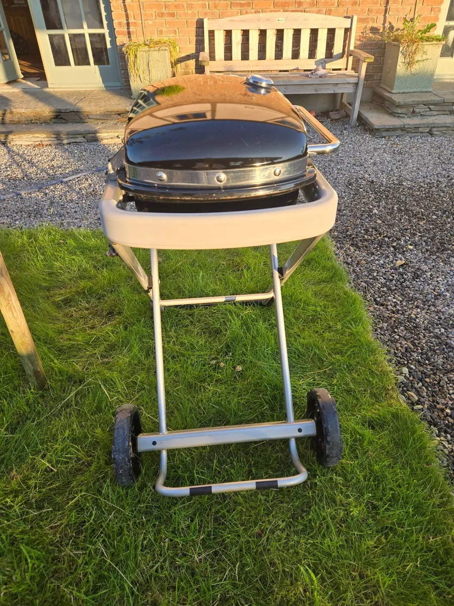Weber Traveler Gas Barbecue - Image 2
