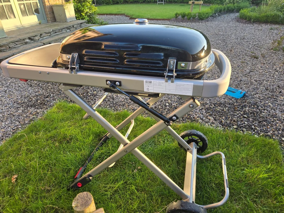Weber Traveler Gas Barbecue - Image 3