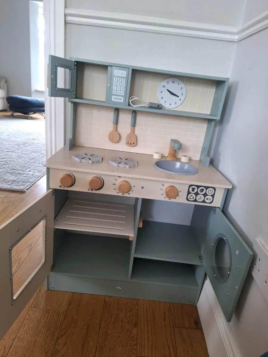 Child's wooden kitchen - Image 2