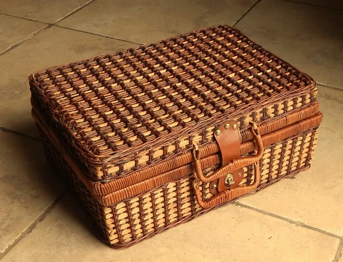 Wicker Picnic Hamper Basket with Accessories - Image 4