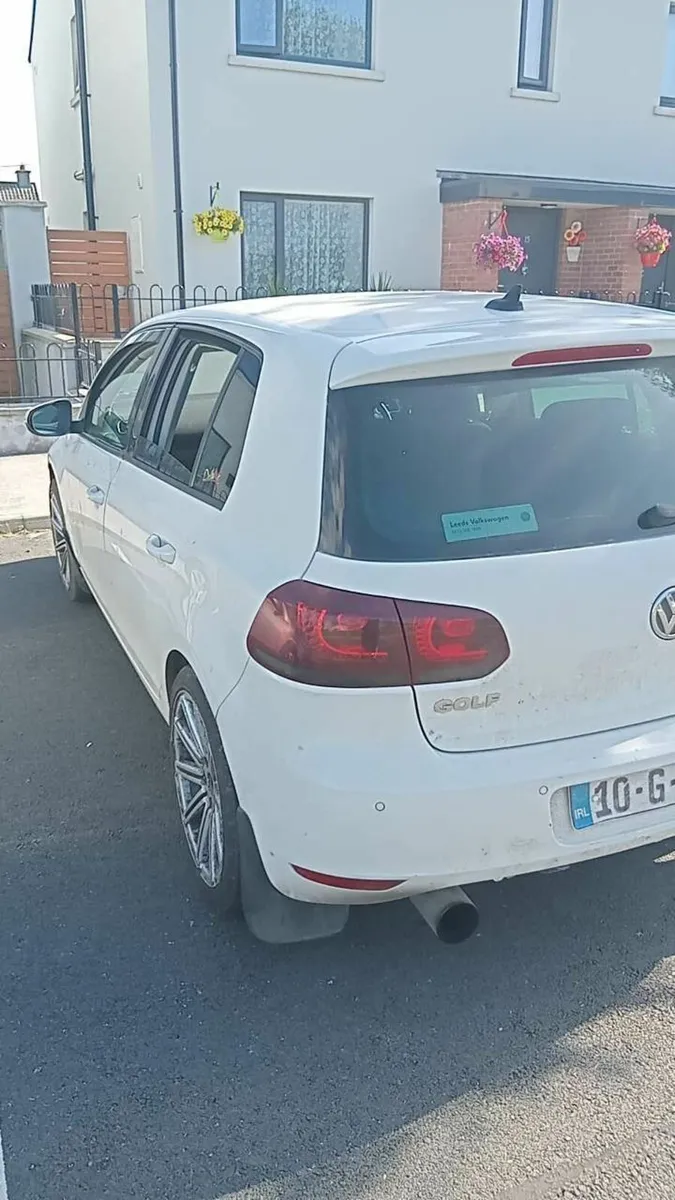 Volkswagen Golf 2010 - Image 1